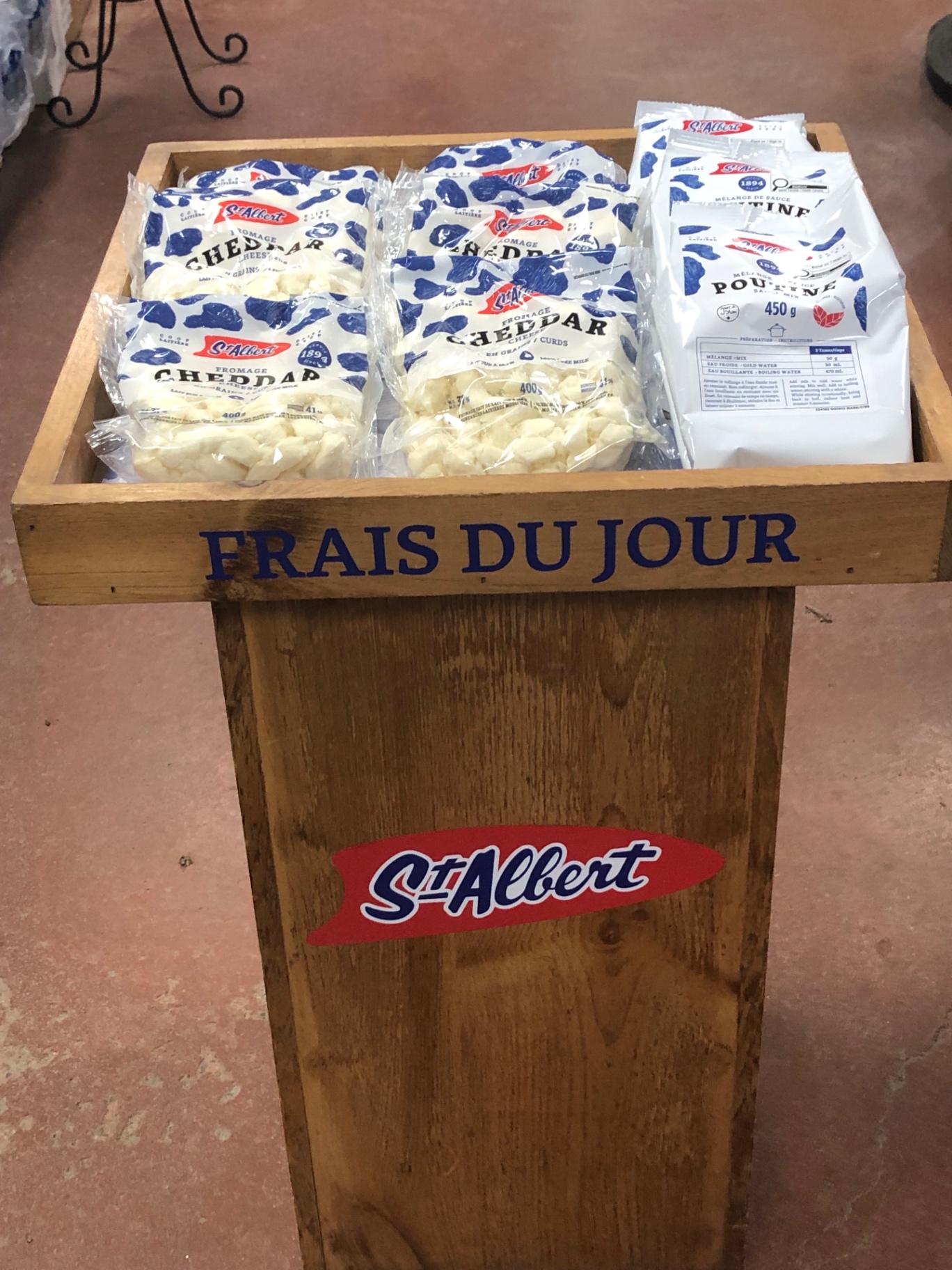 Fresh St-Albert cheese curds and poutine mix